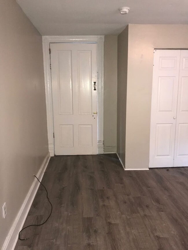 Building Photo - Spacious 2-3 bedroom home in Park Hill- Section 8 accepted