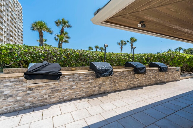 Building Photo - 4301 N Ocean Blvd