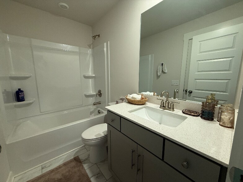 Building Photo - 845 Nightingale Ave