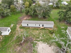 Building Photo - Charming 3-Bed, 2-Bath Retreat on Country Oaks Street, Brazoria!
