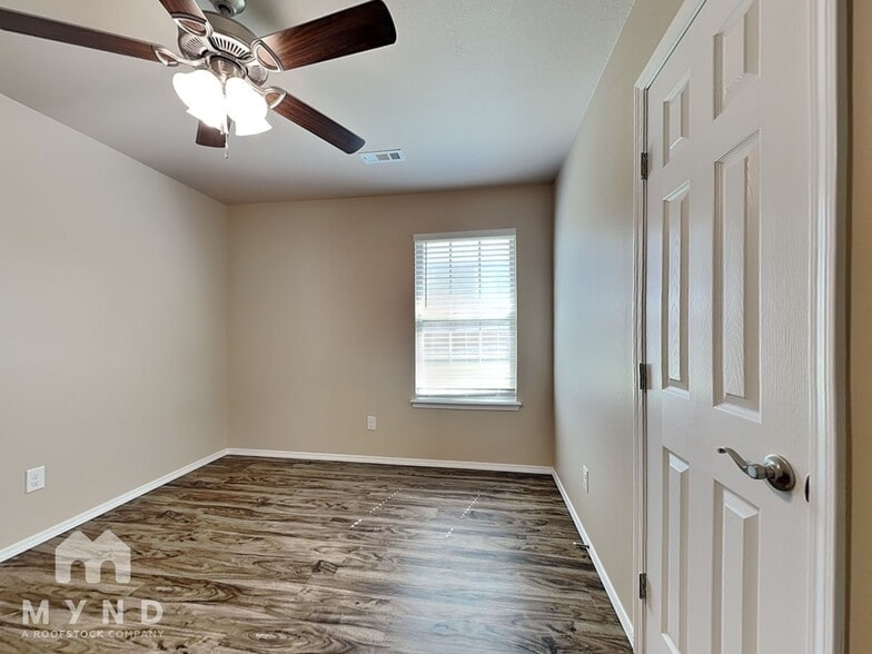 Building Photo - 2104 Misti Woods St