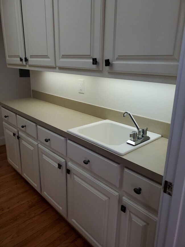 Building Photo - Spacious home in the Augusta Road Community - Lawn care included!