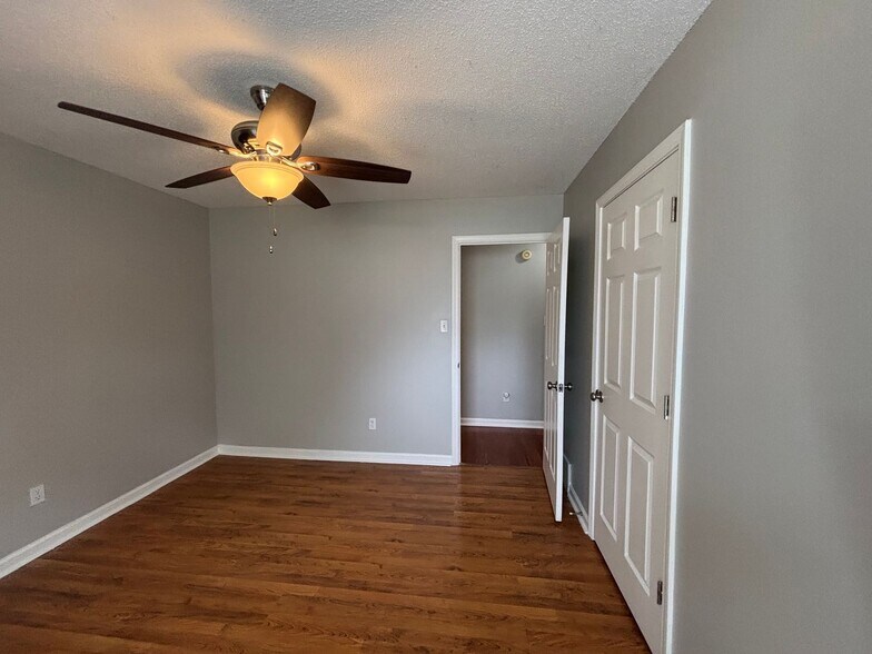 Building Photo - 2573 Laurelcrest Dr