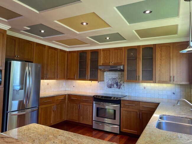 Building Photo - 2750 Sea View Pkwy
