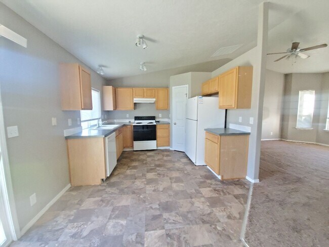 Building Photo - Cute Caldwell Home