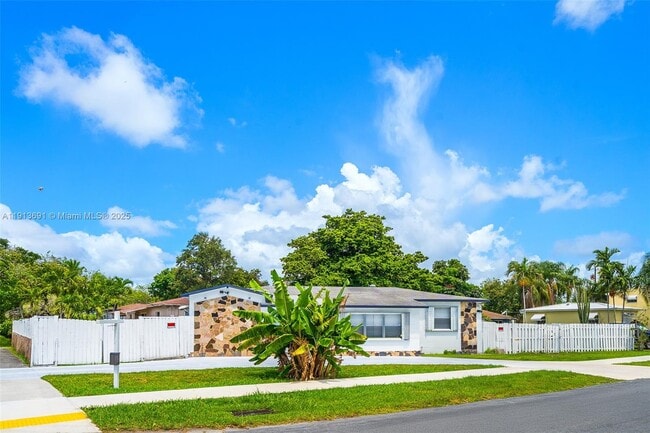 Building Photo - 600 SW 10th St