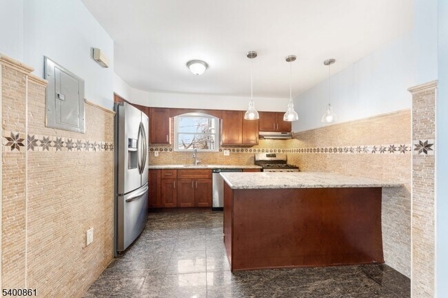 Building Photo - 466 Lidgerwood Ave