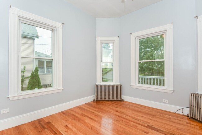 Building Photo - 86 Edwards St