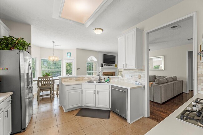 Building Photo - 44 Parkway Pl