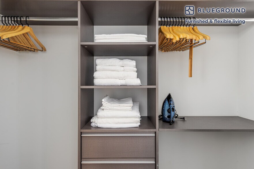 Building Photo - 230 NE 4th St