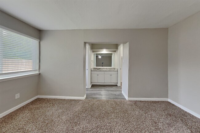 Building Photo - 10210 Rippling Fields Dr