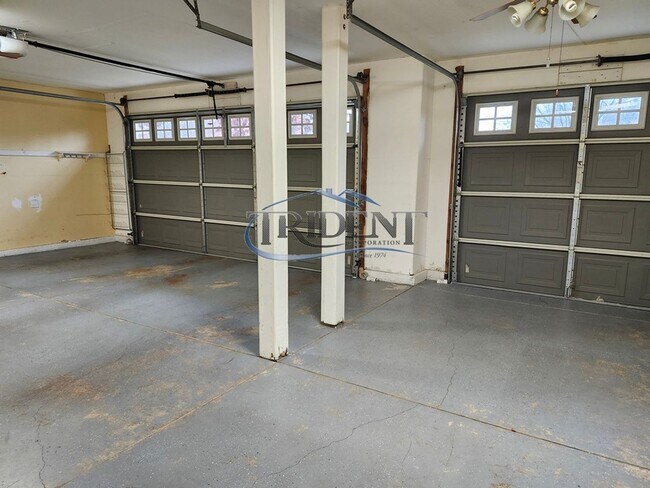 Building Photo - 4 bedroom 3 bath near schools and parks