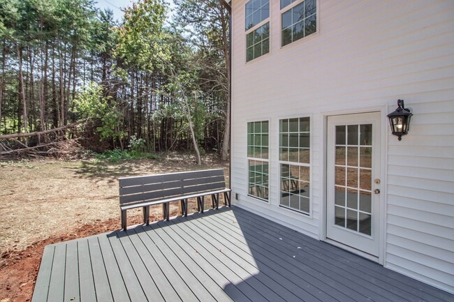 Building Photo - Lux Three Bedroom Townhouse in Sherrills Ford