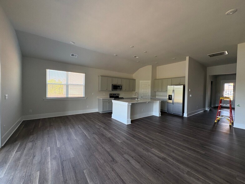 Building Photo - 5093 Roundhead Dr