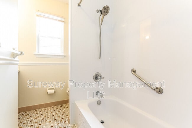 Building Photo - 505 Corinthian Ave