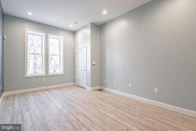 Building Photo - 3030 W Girard Ave