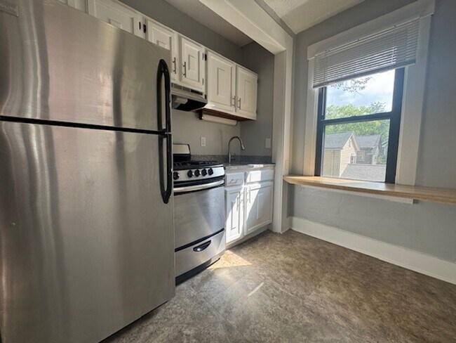 Building Photo - 941-943 St. James Street