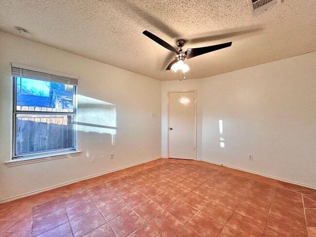 Building Photo - Charming Milwood Home Near Apple Campus & The Domain