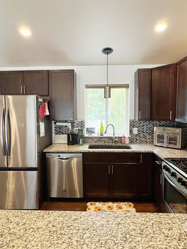 Building Photo - 1923 W Hampson Ave