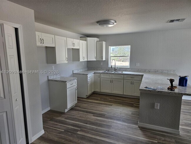 Building Photo - 1207 Ramona Ave