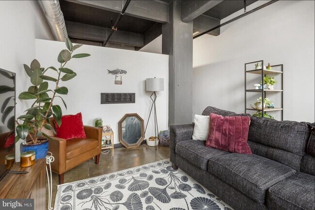 Building Photo - 1701 Tulip St
