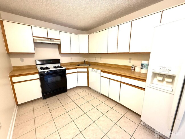 Building Photo - 207 Darwin Ln