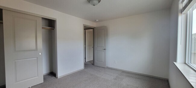 Building Photo - North Albany upgraded single family house