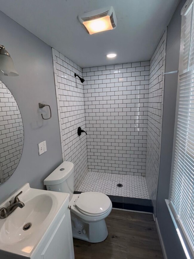 Building Photo - 5817 Highland Ave