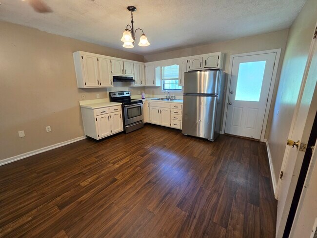 Building Photo - 401 E Lawnwood Ave