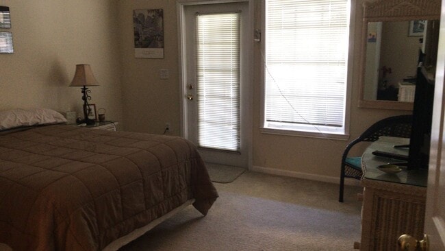 Building Photo - 571 Water St