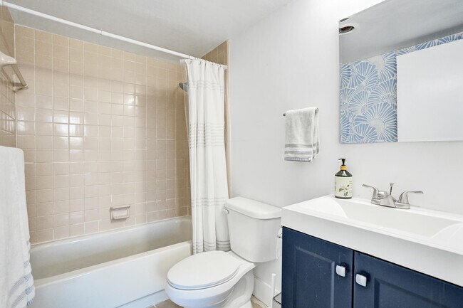 Building Photo - 1600 SE 15th St