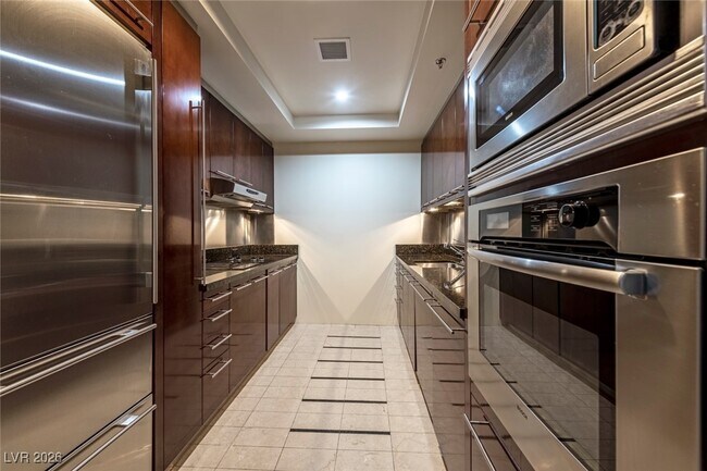 Building Photo - 2700 S Las Vegas Blvd