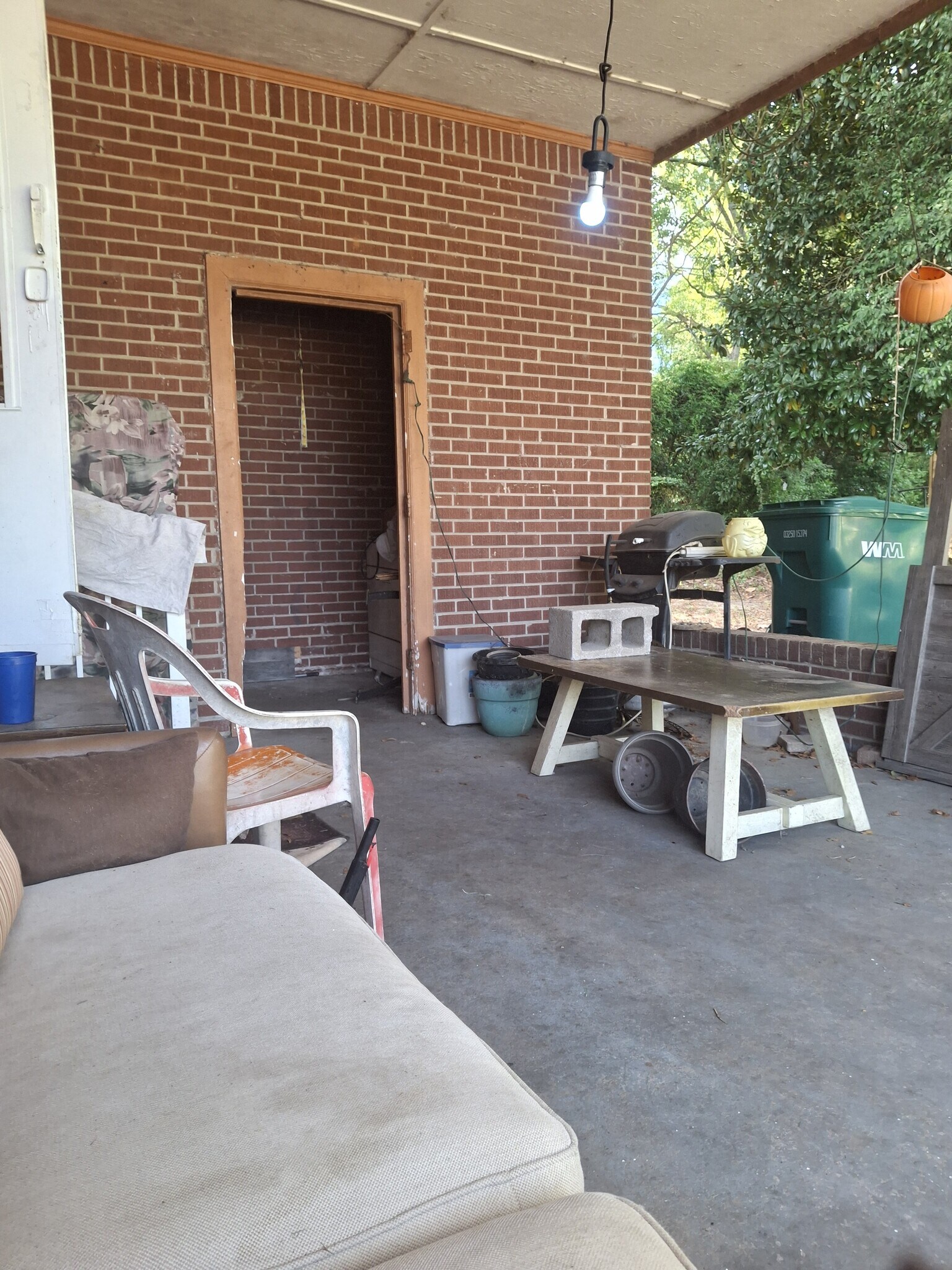 BBQ - 2471 Belleville Rd