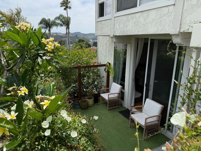 Building Photo - Luxurious Carlsbad Townhome with Ocean Views