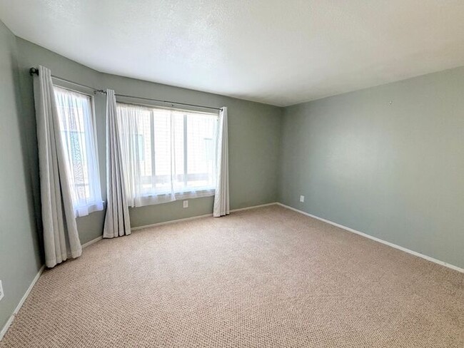 Building Photo - Reno Riverfront Condo - Single Story with Garage