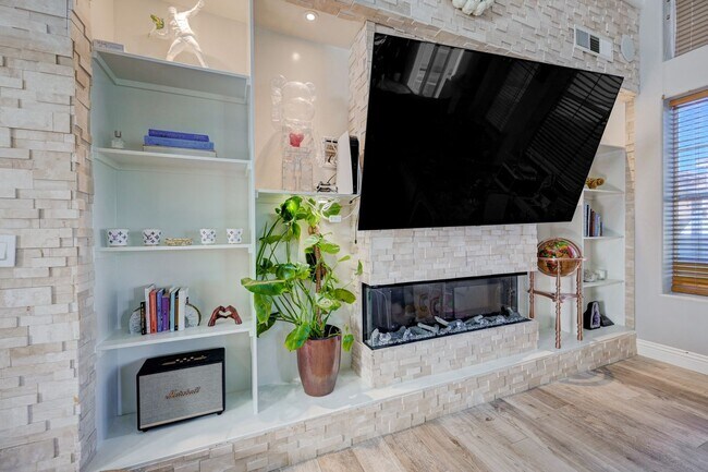 Building Photo - 9738 Bear Trap Ct