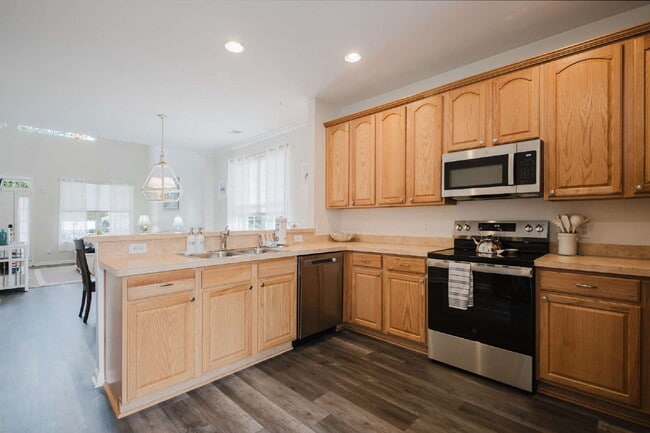 Building Photo - Furnished 3 Bedroom Home in Bluffton Park