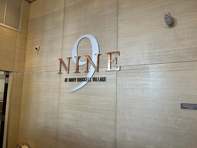 Building Photo - 999 SW 1st Ave