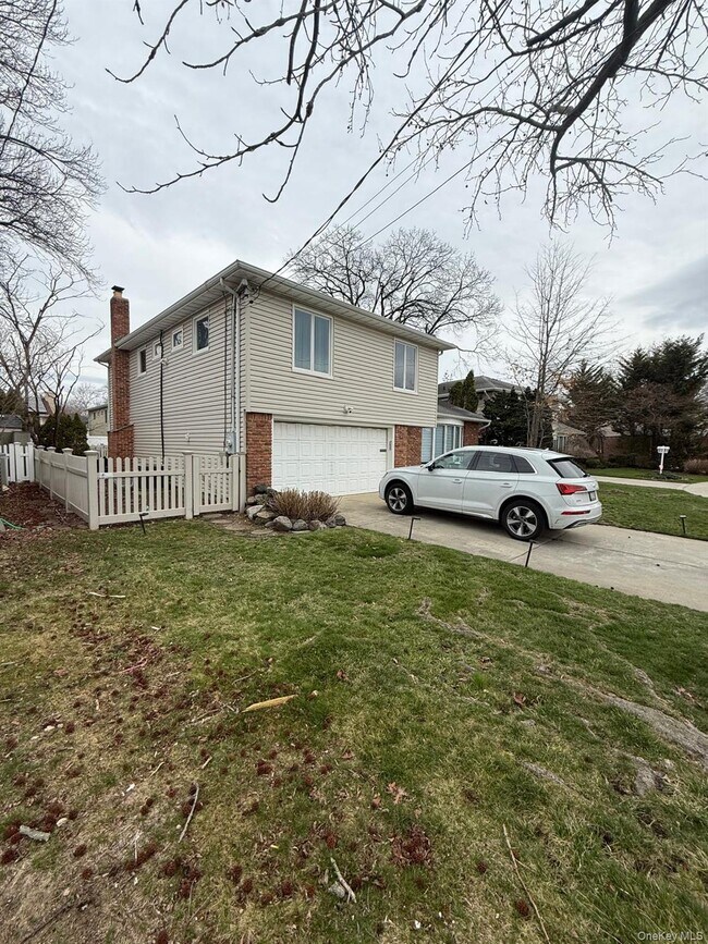 Building Photo - 23 Geoffrey Ln