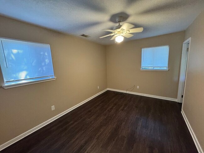 Building Photo - Nicely Remodeled 3 Bedroom 2 Bath Home in West Little Rock