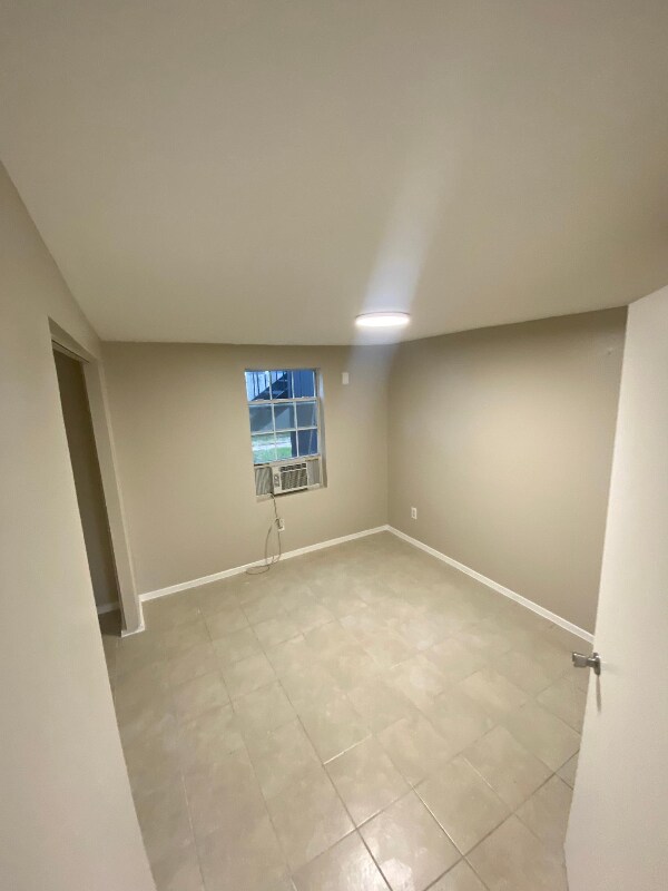 Building Photo - 904 Tulane St