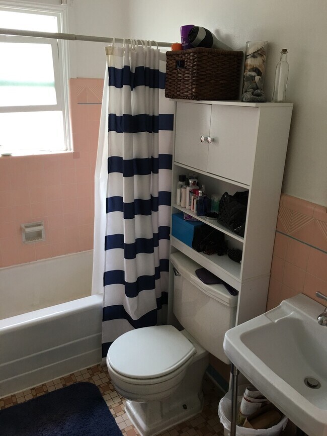 Building Photo - Great 1 bedroom apartment! Close to BYU