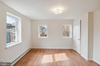 Building Photo - 1305 N Lawrence St