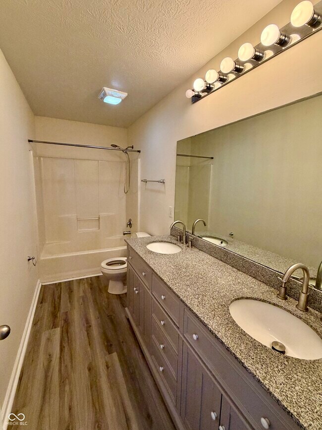 Building Photo - 7952 Bombay Ln