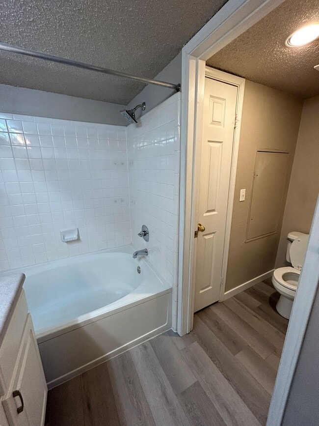 Building Photo - 2Br/2Ba Townhouse with Attached Garage