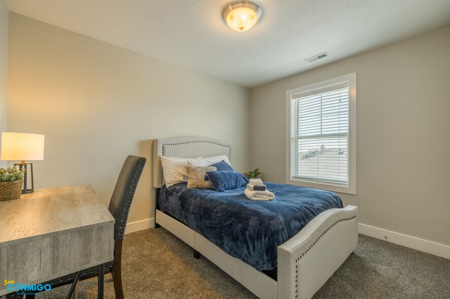 Building Photo - 5032 W Bear Trap Dr