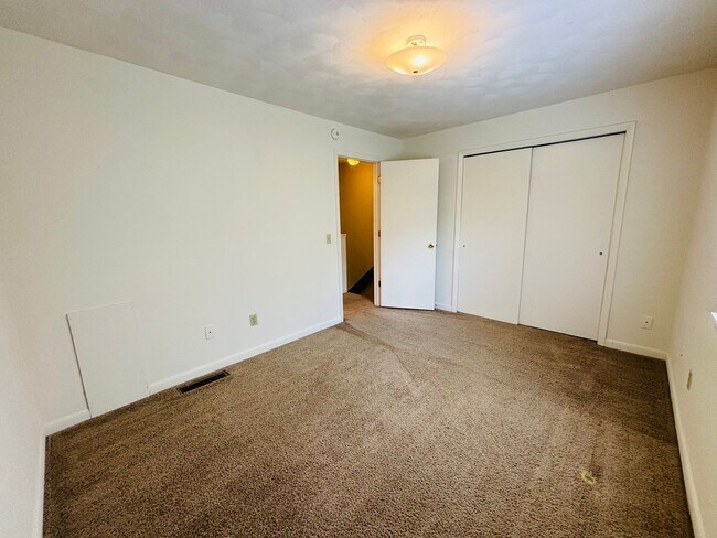 Building Photo - 507 Sunridge Dr