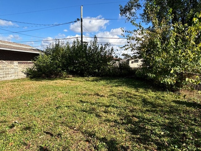 Building Photo - 4 Bed, 1.5 Bath Pet-Friendly Home with Fully Fenced Backyard