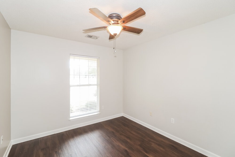 Building Photo - 8161 Loden Cove