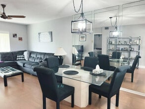 Building Photo - 7505 NW 5th Pl